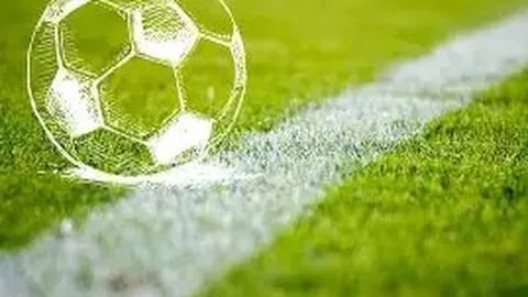 智博会机器人足球挑战：人形机器人踢球引网友爆笑，最后仍难掩笑意